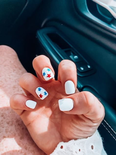 July Dip Nails, 4th Of July Dip Nails, Red Nails Summer, Aesthetic Red Nails, 4th Of July Aesthetic, Summer Nails Nail Art, Aesthetic Usa, Usa Outfits, White And Blue Outfit