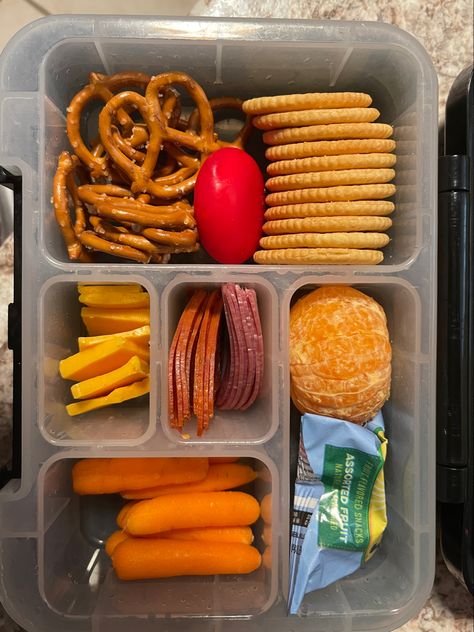 Fun Easy School Lunches, Healthily Lunch Ideas, Unique Lunch Box Ideas, Dorm Lunch Ideas, Quick And Easy Work Lunch Ideas, Middle Schooler Lunch Ideas, Bento Lunch Box Ideas For Adults, Grab And Go Lunch Ideas, Pack My Lunchbox With Me