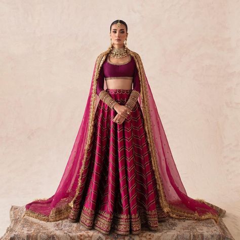 Lehenga Designs For Winter Weddings, Modern Lehangas, Roka Outfits, Traditional Choli, Marriage Outfit, Isha Ambani, Bride 2024, Latest Bridal Lehenga Designs, Skincare Lifestyle