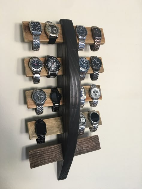 Airfoil center with pallet wood wing holders holds up to 20 watches. Watches Display Ideas, Watch Holder Ideas, Wood Watch Holder, Diy Watch Holder, Watch Display Ideas, Watch Storage Diy, Watches Display, Watch Organizer, Watch Holder