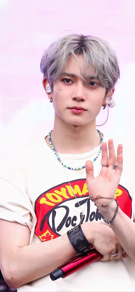 Heesung Gray Hair, Heesung Silver Hair, Heeseung Grey Hair, Heeseung Gray Hair, Heeseung Silver Hair, Lee Heesung, Hee Man, Lee Heeseung, Model Aesthetic