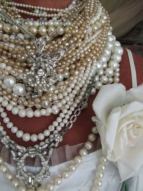 Pearls <3 Pearls And Lace, Diamonds And Pearls, Pearl And Lace, Coco Chanel, Pearl Jewelry, Bling Bling, My Jewellery, Beautiful Jewelry, High Fashion