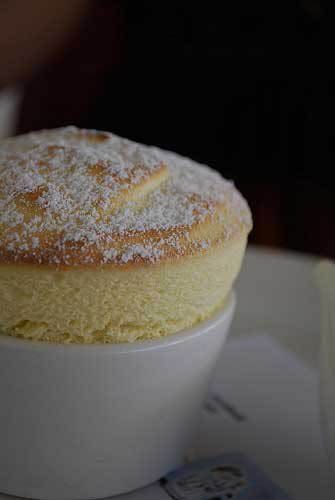 Vanilla Souffle Recipe - Vanilla Dessert Souffle 2 tablespoons salted butter, melted 1/4 cup granulated sugar 1 1/3 cups whole milk, divided 1/3 cup plus 2 tablespoons granulated sugar 1/3 cup all-purpose flour 1 1/2 tablespoons butter 2 teaspoons vanilla extract 4 large eggs, separated Confectioners' sugar for dusting Fresh berries #souffle #vanilla French Souffle, Vanilla Souffle Recipes, Dessert Souffle, Vanilla Souffle, Vanille Muffins, Vanilla Dessert, Tiramisu Trifle, Crescent Roll Dessert, Souffle Recipe