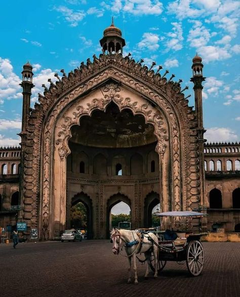 Rumi Darwaza Lucknow, Monument In India, India Travel Places, Ancient Indian Architecture, Holiday Travel Destinations, Asian Architecture, Holiday Packages, India Tour, Indian Architecture