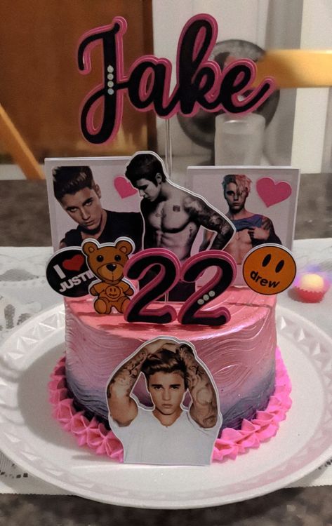 Justin Bieber Cake, Justin Bieber Party, Justin Bieber Birthday, 15th Birthday Party Ideas, Justin Baby, Chris Brown Wallpaper, Justin Bieber Wallpaper, Bachelorette Decorations, 23rd Birthday