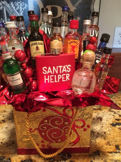 Awesome DIY Christmas Gift Baskets for Women Christmas Gift Baskets For Women, Christmas Alcohol Gifts, Liquor Baskets, Homemade Baskets, Alcohol Basket, Alcohol Bouquet, Alcohol Gift Baskets, Liquor Gift Baskets, Liquor Bouquet