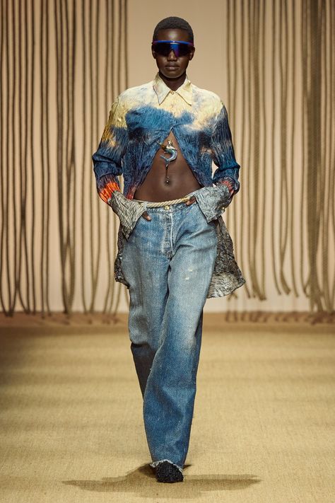 Roberto Cavalli Spring 2025 Ready-to-Wear Collection Robert Cavalli, Cavalli Jeans, 2025 Fashion, Spring 2025, 90s Fashion Outfits, Milano Fashion Week, Spring Fashion Trends, Fashion Blouse Design, Roberto Cavalli