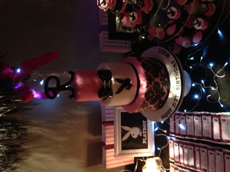 Playboy themed party, sweet bar! #myperfectparty Divorce Party Cake, Bunny Birthday Theme, Meg 2, Bunny Birthday Party, Birthday Goals, 21st Birthday Decorations, Party Themes For Boys, Sweet Bar, Gallery Ideas