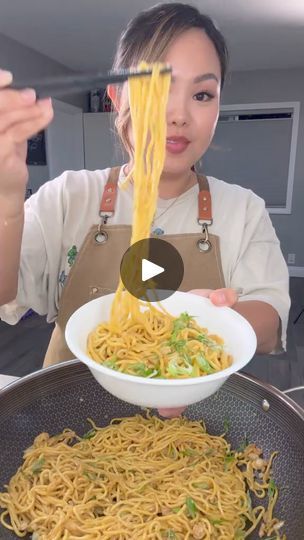 46K views · 1K reactions | Obsessed with garlic noodles and it’s so easy to make at home!  ➡️ Recipe Garlic Noodles   1 lb thick wheat no  #fypシviralシ #foryou #recipe #usareels #foods #fypシviral #usa #fyp #foryoupage | Stephvnietea | Stephvnietea · Original audio Stephvnietea Recipes, Chinease Food, Stephanie Tea, Angel Hair Noodles, Chinese Sauce, Sushi Co, Noodles Recipes, Food Asian, Pasta Noodle Recipe