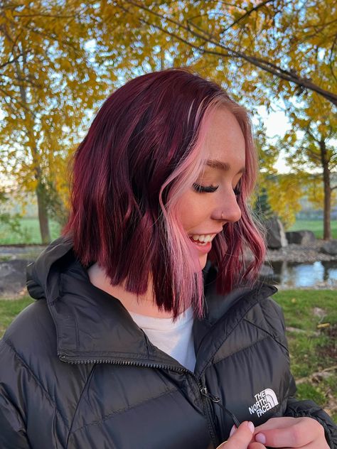 Pink And Burgundy Hair, Feminine Pixie Haircut Fine Hair, Pixie Haircut Fine, Haircut Fine Hair, Short Burgundy Hair, Ladies Short Hair, Red Pink Hair, Pink Short Hair, Pink Money