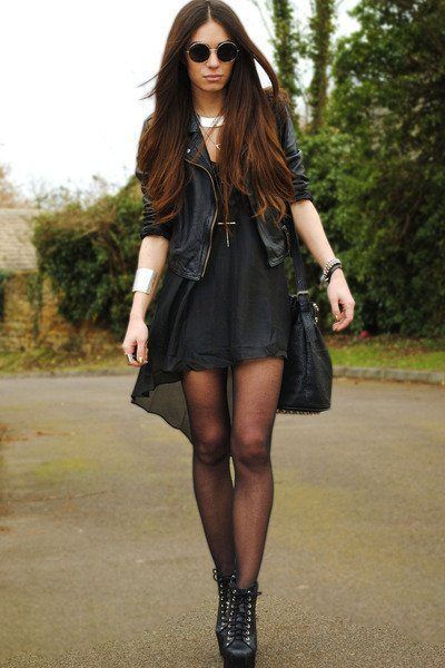 Ways To Dress Like a Rocker Chic (11) Tough Girl Style, Rocker Chic Outfits, Stile Hippie Chic, Stil Rock, Rocker Chic Outfit, Wander Outfit, Lydia Millen, Rocker Chic Style, Sheer Black Tights