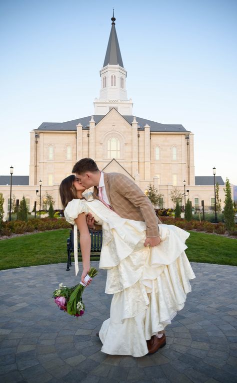 Erin Langford Photography | Taylorsville Temple Wedding | Utah Wedding Photography | Timeless Wedding Photography | First Looks | Contact us to capture your perfect wedding day! #utahwedding #taylorsvilletemple #ldstemplewedding Mormon Temple Wedding, Taylorsville Utah Temple, Payson Utah Temple Wedding, Washington Dc Temple Wedding, Payson Temple Wedding, Lds Temple Wedding Pictures, Mesa Temple Wedding, Drake Wedding, Lds Weddings Reception