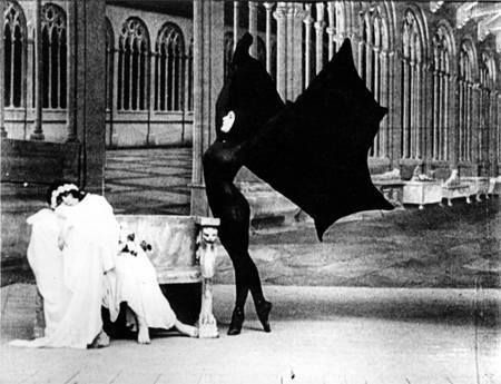 Musidora as Irma Vep in Les Vampires (1915) George Melies, Bat Costume, Horror Vintage, German Expressionism, Silent Movie, Vintage Horror, Foto Art, Silent Film, Classic Horror