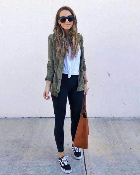 Olive Jacket Outfit, Productive Saturday, Green Jacket Outfit, Yogapants Outfit, Look Legging, Olive Jacket, Pants Outfit Casual, Legging Outfits, Yoga Pants Outfit