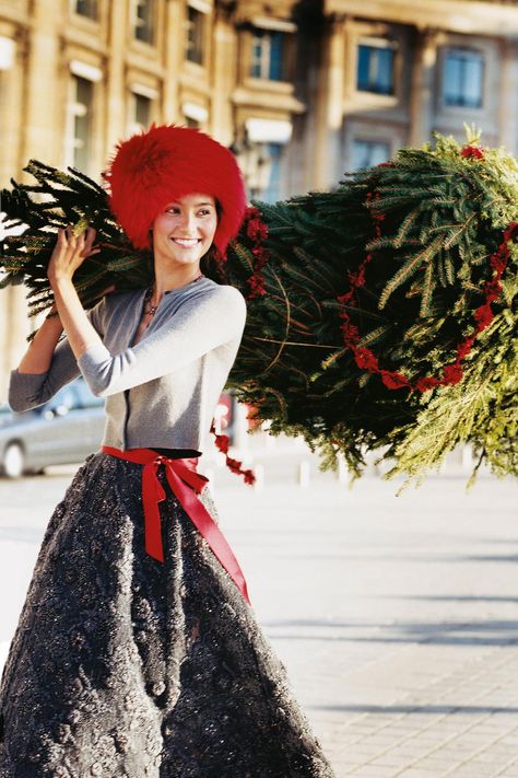 Christmas Vogue, Best Fashion Books, Christmas Fashion Photography, Celebration Dress, Vogue Editors, Manolo Blahnik Sandals, Holiday Shoot, New Year Ideas, Christmas Homescreen