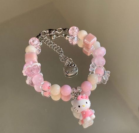 Beaded Bracelets Peachy, Sanrio Themed Bracelets, Sanrio Bracelet, Fondant Seashells, Kawaii Bracelet, Barbie Party Decorations, Hello Kitty Y2k, Hello Kitty Jewelry, Kawaii Accessories