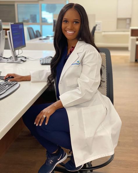 Nurse Poses, Doctor Branding, Doctor Motivation, Nurse Goals, Scrubs Fashion, Doctor White Coat, Nurse Black, Science Aesthetic, Medical Scrubs Fashion