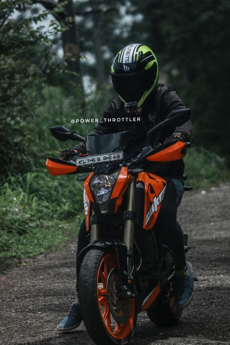 Duke Motorcycle, Duke 200, Ktm Duke 200, Justin Bieber Outfits, Duke Bike, Ktm Motorcycles, Bike Drawing, Bike Photoshoot, Bike Pic