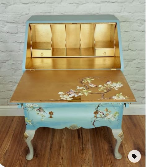 House Uk, 3d Elements, Gold Furniture, Redesign With Prima, Painted Desk, Decoupage Furniture, Gold Spray, Diy Furniture Renovation, Furniture Rehab