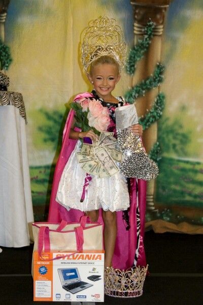 Pageant winnings Pageant Crown Display Ideas, Jaycee Wilkins, Brynn Rumfallo, Glitz Pageant, Pageant Life, Toddlers And Tiaras, Paige Hyland, Dance Group, Pageant Crowns