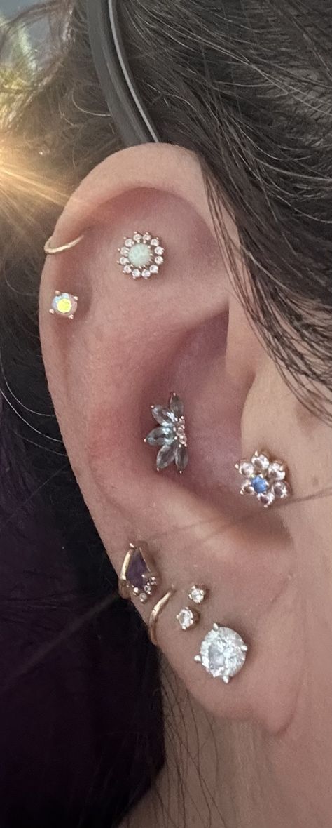 Snug Piercing Ideas, Piercing Stacks, Ear Piercing Combinations, Piercing Aesthetic, Unique Ear Piercings, Snug Piercing, Piercing Inspo, Pretty Ear Piercings, Ear Design