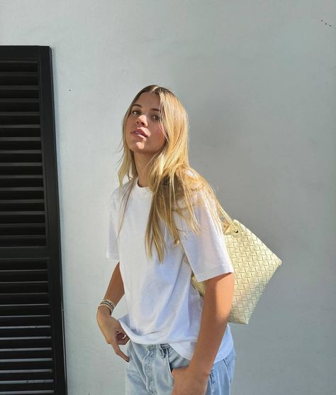 Sofia Richie Wore the £70 Jeans That Fashion Girls Swear By | Who What Wear UK Bottega Andiamo, Sofia Richie Style, Sofia Richie Grainge, 90s Street Style, Sophia Richie, Brown Sequin Dresses, Aesthetic Old Money, Aesthetic Old, Effortless Outfit