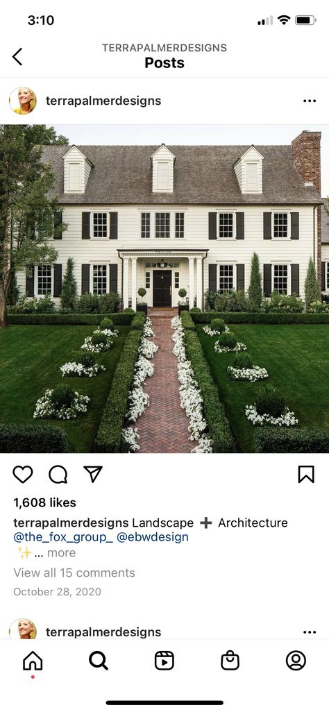 Plants In Front Of House, Landscaping Hedges, Colonial Brick House, Southern Landscaping, Front Door Landscaping, Small Colonial, White Colonial, Colonial House Exteriors, Circle Drive