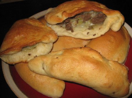 Cabbage Biscuits Recipe Cabbage Biscuits, Hamburger Cabbage, Cheesy Green Bean Casserole, Casserole Kitchen, Classic Green Bean Casserole, Greenbean Casserole Recipe, Easy Camping Meals, Biscuits Recipe, Food Club