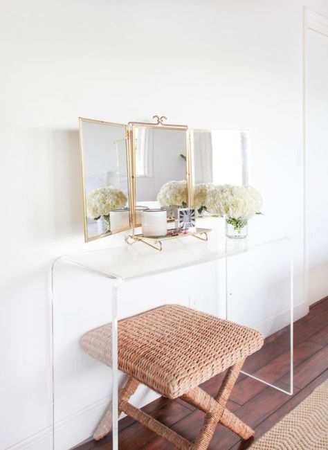 Beachy Vanity, Acrylic Vanity, Style Me Pretty Living, Living Room Decor Rustic, Beach Bungalow, Celebrity Homes, Bungalow Style, Beach Bungalows, Chic Living Room