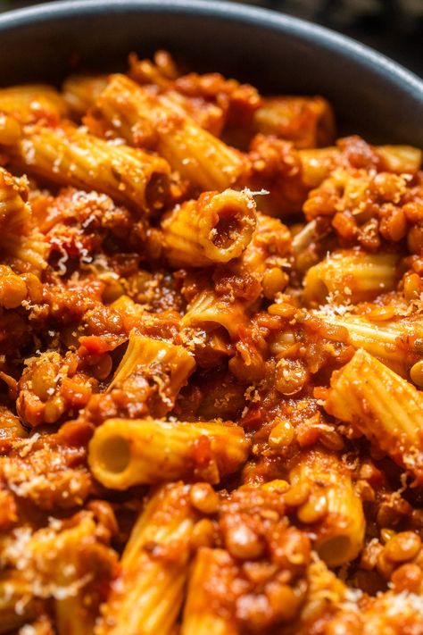 close up of lentil bolognese over pasta. One Pot Lentil, Red Lentil Pasta Recipes, Lentil Pasta Recipe, Bolognese Sauce Recipe, Italian Diet, Lentil Bolognese, High Potassium, Vegan Wine, Lentil Pasta