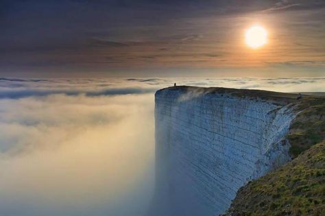 Beachy Head Chalk Cliff in Southern England. It's called: "The Edge of the World." - Imgur (Russ asked me this morning if this was real. lol So want to go here!) Monte Roraima, Beachy Head, White Cliffs Of Dover, Edge Of The World, East Sussex, Thug Life, Landscape Photographers, On The Edge, The Clouds