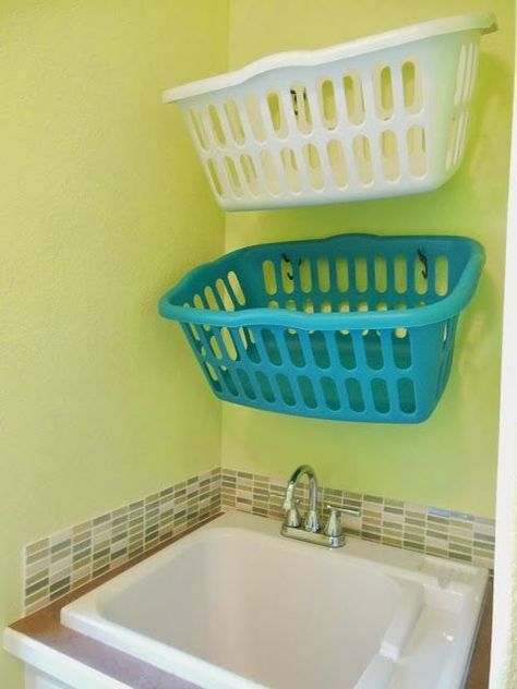 Creative Ways to Repurpose Laundry Baskets Laundry Basket Holder, Diy Laundry Basket, Laundry Basket Storage, Laundry Basket Organization, Apartment Storage, Laundry Room Diy, Laundry Baskets, Diy Laundry, Small Laundry Room