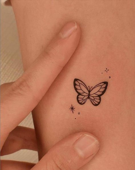 #tattoodesign #tattooideas #butterflytattoodesign #butterfly #femaletattoo #sexytattoodesign #bodyart #bodypaintingart #beautifultattoodesign #tattoo Miniature Tattoos, Simple Tattoo Designs, Small Hand Tattoos, Butterfly Tattoo Designs, Cute Tattoos For Women, Classy Tattoos, Discreet Tattoos, Dainty Tattoos, Subtle Tattoos