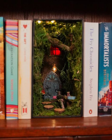 Fairy Book Nook, Books Nooks, Book Nook Diorama, Nook Bookshelf, Book Nook Shelf Insert, Book Nook Shelf, Book Nook Ideas, Bookshelf Insert, Shelf Insert