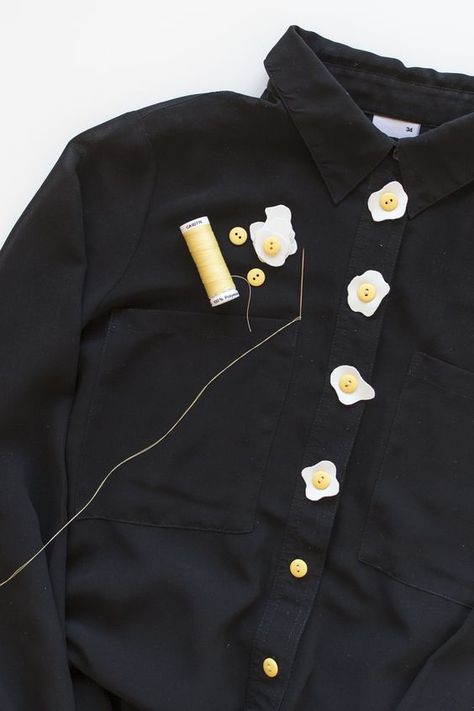 Shirt Buttons Design, Diy Shirt Ideas, Diy Shirt Design, Button Embroidery, Diy Vetement, 자수 디자인, Mode Inspo, Diy Shirt, Upcycle Clothes