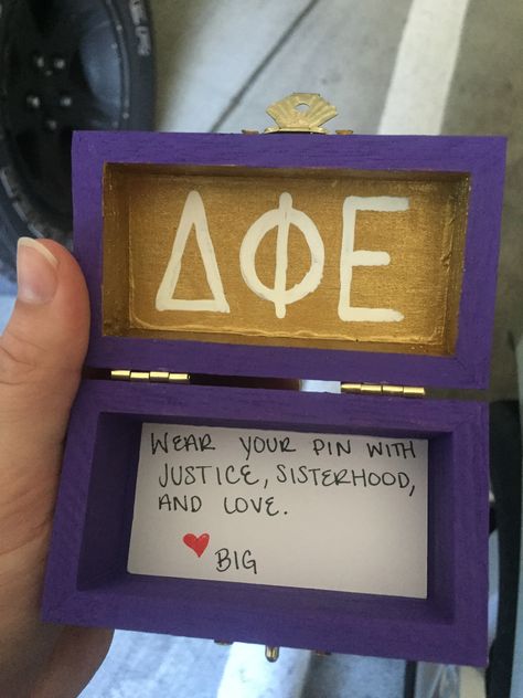 Delta Phi Epsilon Pin Box Sorority DPHIE Big And Little Sorority Gifts, Gifts For Little Sorority, Sorority Reveal Boxes, Sorority Gift Ideas, Sorority Badge Box Ideas, Sorority Sister Reveal Boxes, Sorority Little Baskets, Bid Day Gifts Sorority, Sorority Memory Box Ideas