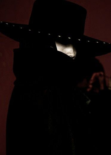 Cowboy Horror Aesthetic, Wild West Vampire, Gothic Pp, Modern Gothic Aesthetic, Goth Cowboy Aesthetic, Goth Aesthetic Pfp, Gothic Western Aesthetic, Dark Western Aesthetic, Western Gothic Aesthetic