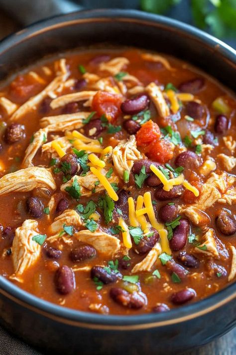 Chicken Thigh Chili, Red Chicken Chili, Chicken Chili Crockpot, Rice And Beans Recipe, White Bean Soup Recipes, Slow Cooker Chicken Chili, Touch Of Spice, Homemade Lasagna, Bean Soup Recipes