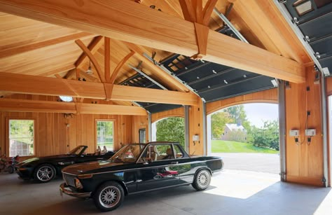 Cool Garages Exterior, Wooden Garages, Timber Frame Garage, Big Beautiful Houses, Farm Garage, Timber Garage, Big Garage, Wood Garage, Garage Guest House