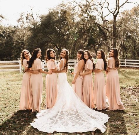 Kristin Johns Wedding, Kristin Johns, Hipster Wedding, Wedding Photography Styles, Wedding Goals, Wedding Wishes, Wedding Pics, Wedding Poses, Rustic Chic