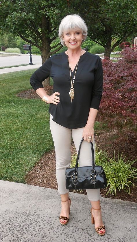 Fifty, not Frumpy: Lunch With Friends Beige Hose, Fashion Over 50 Fifty Not Frumpy, Over 60 Fashion, Fifty Not Frumpy, 50 Style, 60 Fashion, Over 50 Womens Fashion, Fashion Over 40, 50s Fashion