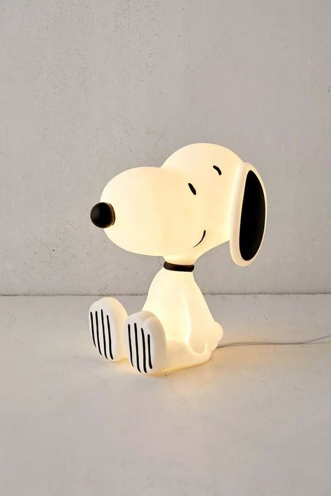 Snoopy Light, Snoopy Classroom, Snoopy Items, Snoopy Toys, Stuff Animals, Snoopy Pictures, Snoop Dog, Games Board, Snoopy Love