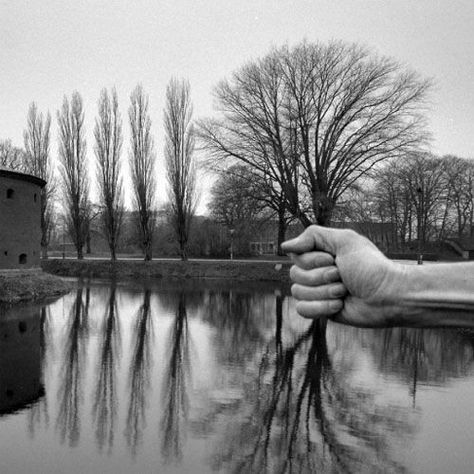 Perspective Artists, Photo Illusion, Optical Illusion Photos, Forced Perspective Photography, Perspective Pictures, Illusion Photography, Illusion Photos, Perspective Photos, Reflection Pictures