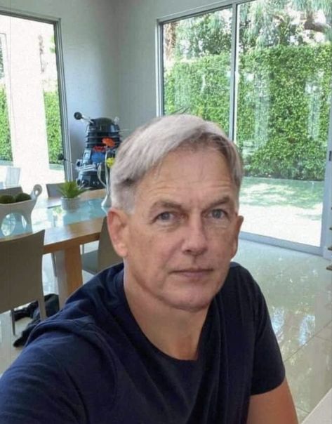 Mark Harmon Selfie, Mark Harmon Selfie Photo, Mark Harmon Picture 2024, Mark Harmon Family, Ft Calls Pictures, Hospital Admit Hand Pics, Funny Selfies, Jennifer Aniston Hair, Mark Harmon