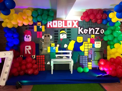 Roblox Party Backdrop, Roblox Backdrop Ideas, Roblox Themed Birthday Party Decoration, Roblox Backdrop Birthday, Roblox Balloon Garland, Roblox Balloon Decor, Roblox Decoration Ideas, Roblox Birthday Party Ideas For Boys, Roblox Birthday Theme