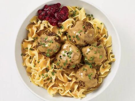 Vegetarian Swedish Meatballs Vegetarian Swedish Meatballs, Meatballs Vegetarian, Swedish Meatballs Recipe, Oil Pasta, Veggie Mains, Veggie Meatballs, Xmas Dinner, Savory Food, Meat Alternatives