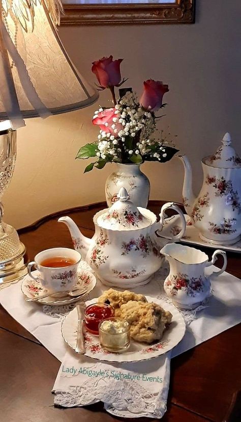 Vintage Tea Time, English Tea Party, Poems Quotes, Tea Cups And Saucers, Tea Party Food, Chocolate Caliente, Tea Break, English Tea, My Cup Of Tea