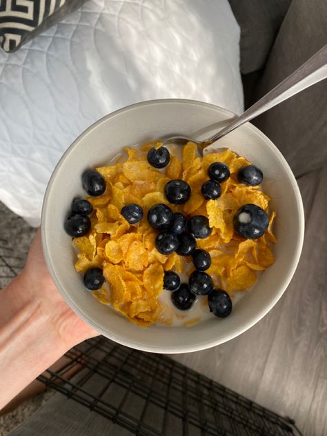 Cereal Aesthetic, Corn Flakes Cereal, Corn Flakes, Breakfast Snacks, Blueberries, Corn, Cereal, Snacks, Quick Saves