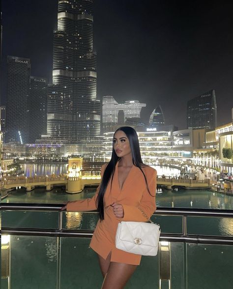 @cediures Dubai Vacation Outfits, Dubai Outfits Ideas, Milan Outfits, Dubai Outfit, Dubai Women, Dubai Outfits, Dubai Vacation, Dubai Lifestyle, Dubai Style