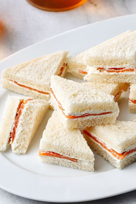 Easy Finger Sandwiches, Cream Cheese Tea Sandwiches, Tea Time Sandwiches, Evening Tea Party, Cheese Tea Sandwiches, Roasted Tomatoes And Garlic, Afternoon Tea Food, Lunch At The Beach, Tea Party Sandwiches Recipes